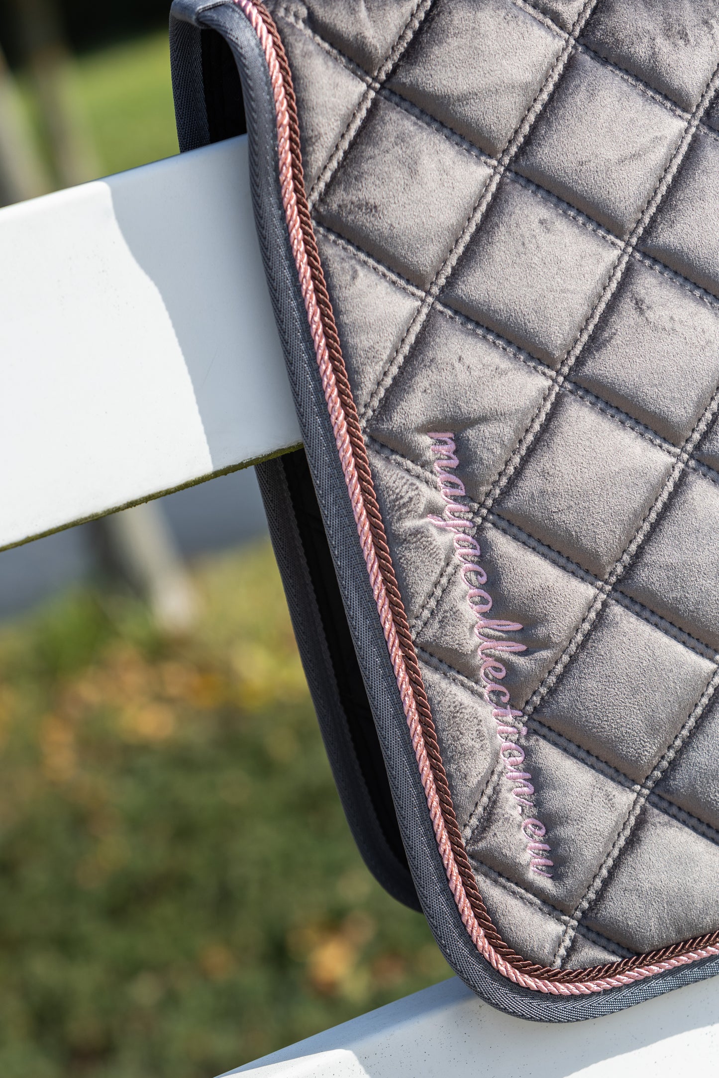 CZAPRAK GREY & PINK VELVET